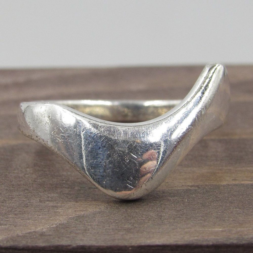 Size 7.75 Sterling Silver Stylish Wavy Band Ring